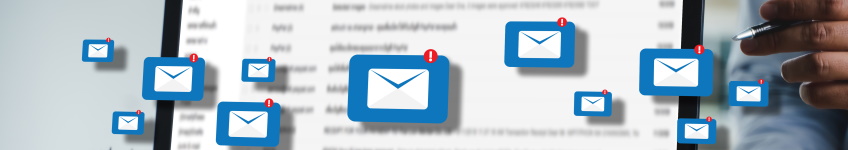 Fliegende Email Postfächer mit Ausrufezeichen